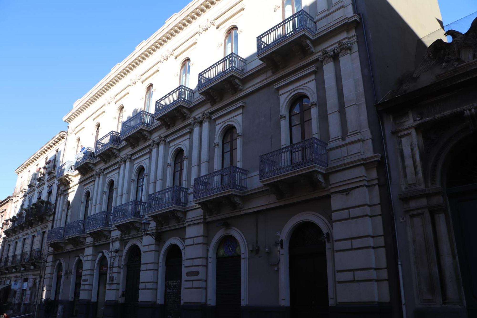 Domus Iole Appartamento Nel Centro Storico CTA Eksteriør billede