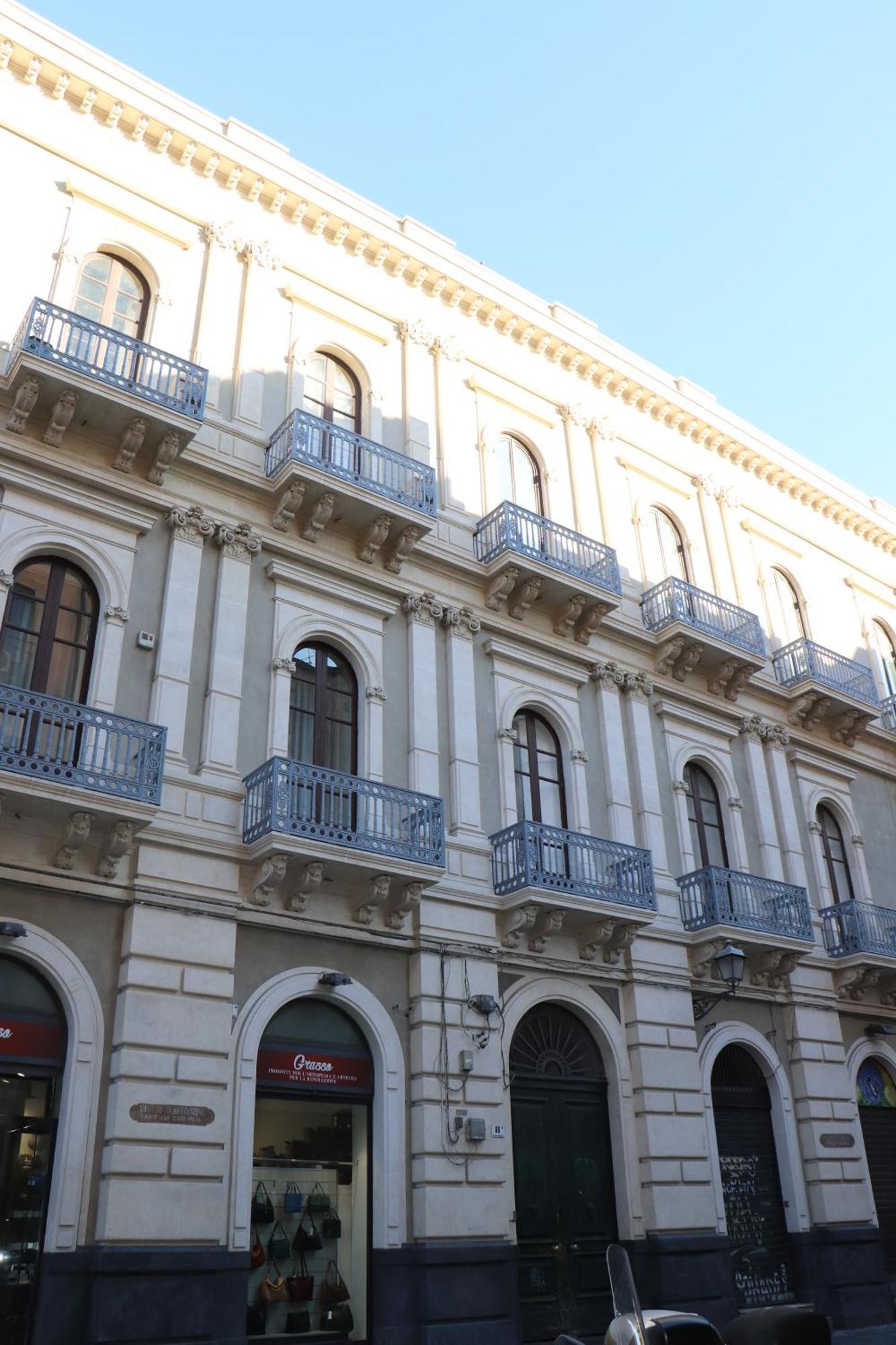 Domus Iole Appartamento Nel Centro Storico CTA Eksteriør billede